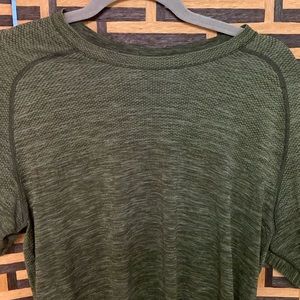 Lulu athletic t shirt